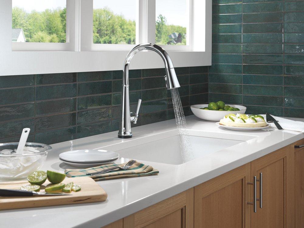 DELTA EMMELINE TOUCH2O KITCHEN FAUCET WITH TOUCHLESS TECHNOLOGY 