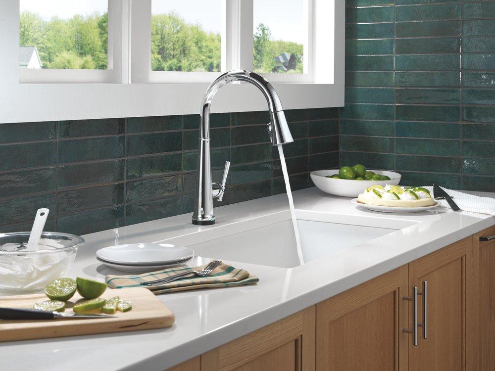 DELTA EMMELINE TOUCH2O KITCHEN FAUCET WITH TOUCHLESS TECHNOLOGY 