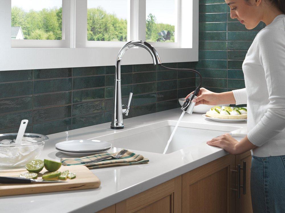 DELTA EMMELINE TOUCH2O KITCHEN FAUCET WITH TOUCHLESS TECHNOLOGY 