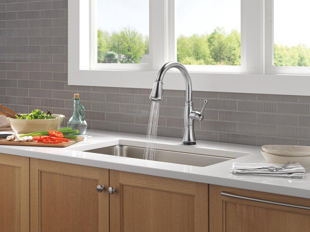 Single Handle Pull Down Kitchen Faucet in Lumicoat&reg; Arctic Stainless 