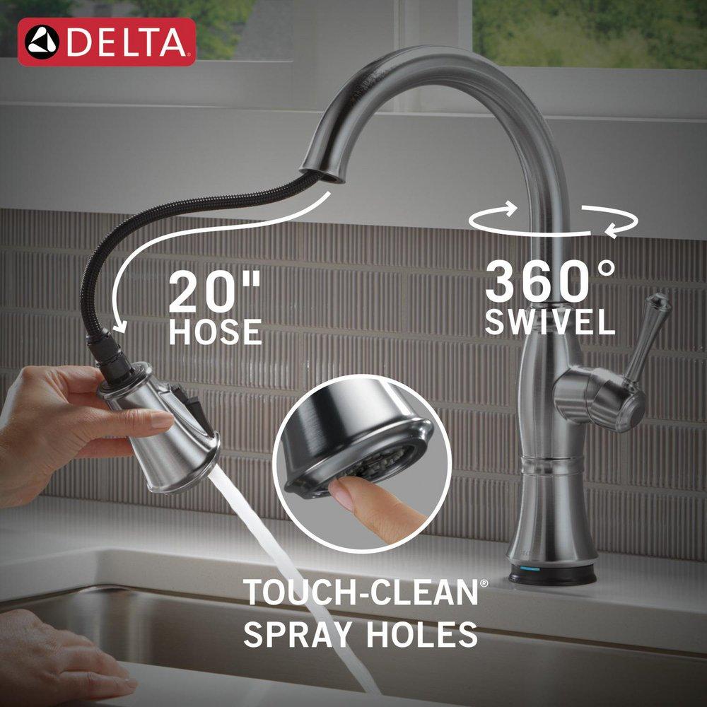 Single Handle Pull Down Kitchen Faucet in Lumicoat&reg; Arctic Stainless 