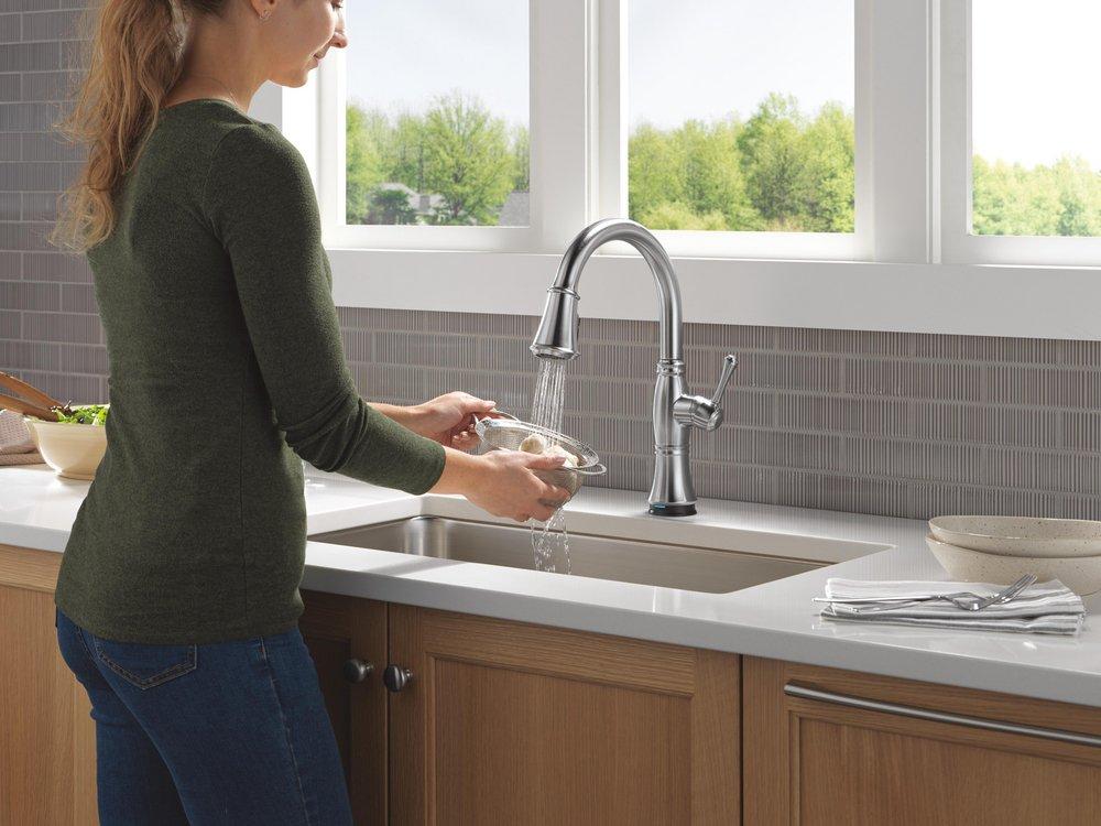 Single Handle Pull Down Kitchen Faucet in Lumicoat&reg; Arctic Stainless 