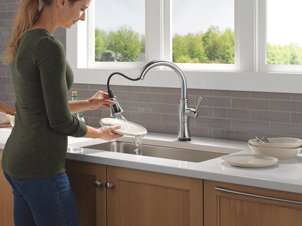 Single Handle Pull Down Kitchen Faucet in Lumicoat&reg; Arctic Stainless 