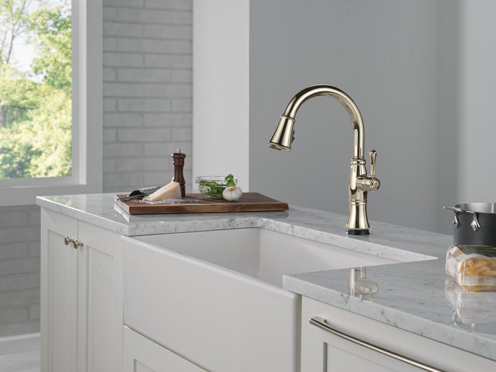 DELTA CASSIDY TOUCH2O KITCHEN FAUCET WITH TOUCHLESS TECHNOLOGY 