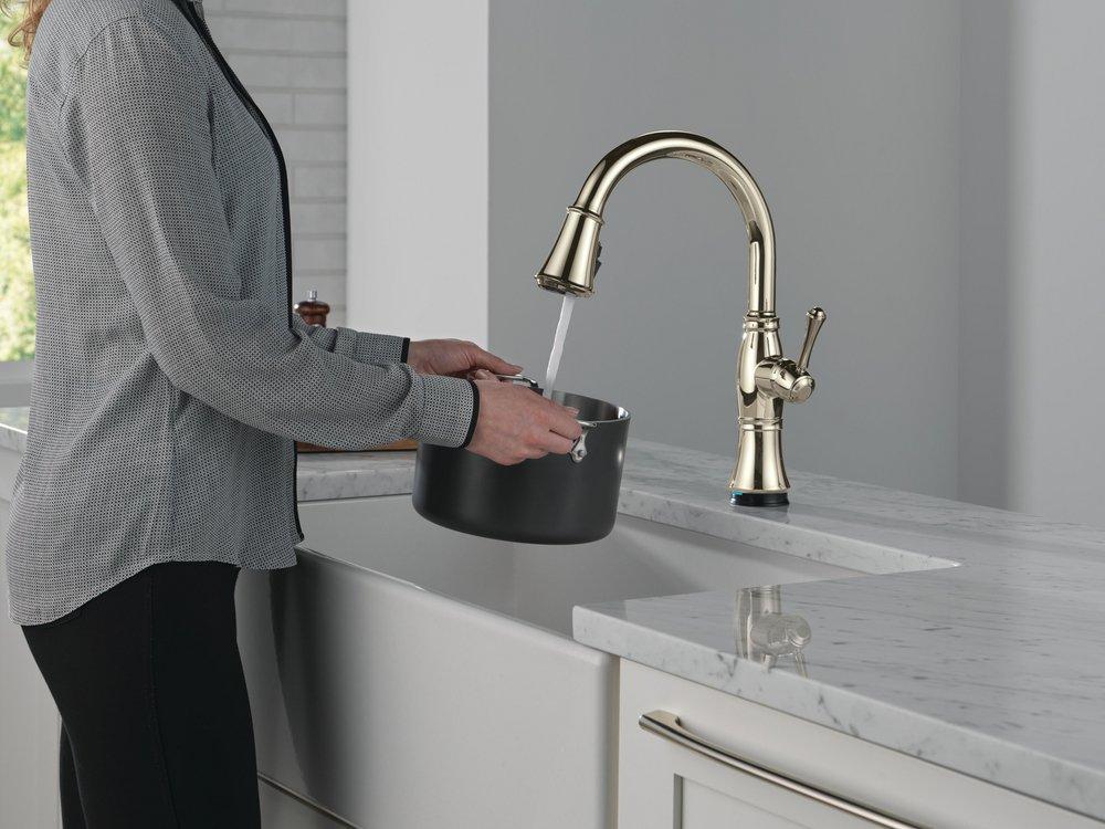 Single Handle Pull Down Kitchen Faucet in Lumicoat&reg; Polished Nickel 