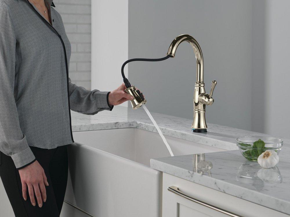 Single Handle Pull Down Kitchen Faucet in Lumicoat&reg; Polished Nickel 