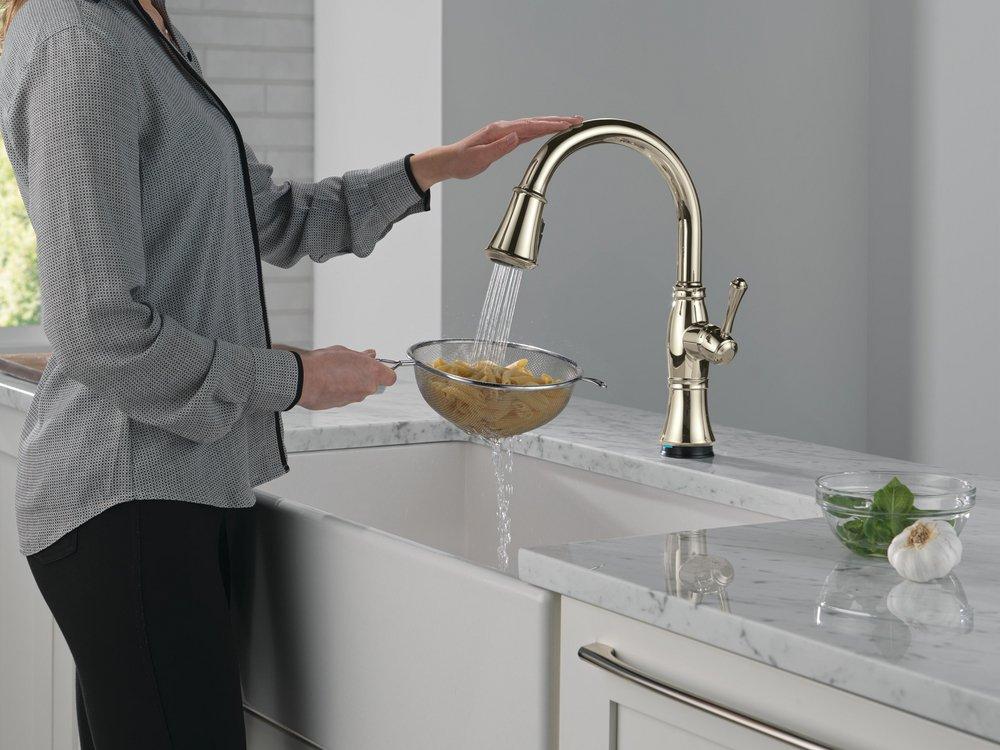 Single Handle Pull Down Kitchen Faucet in Lumicoat&reg; Polished Nickel 