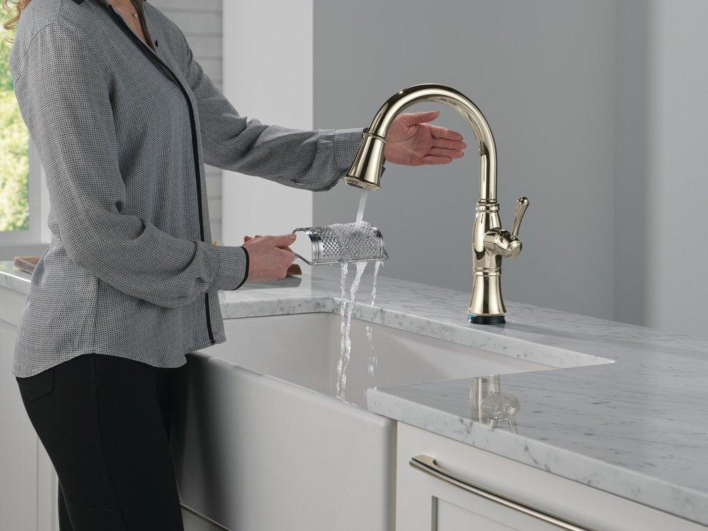 Single Handle Pull Down Kitchen Faucet in Lumicoat&reg; Polished Nickel 