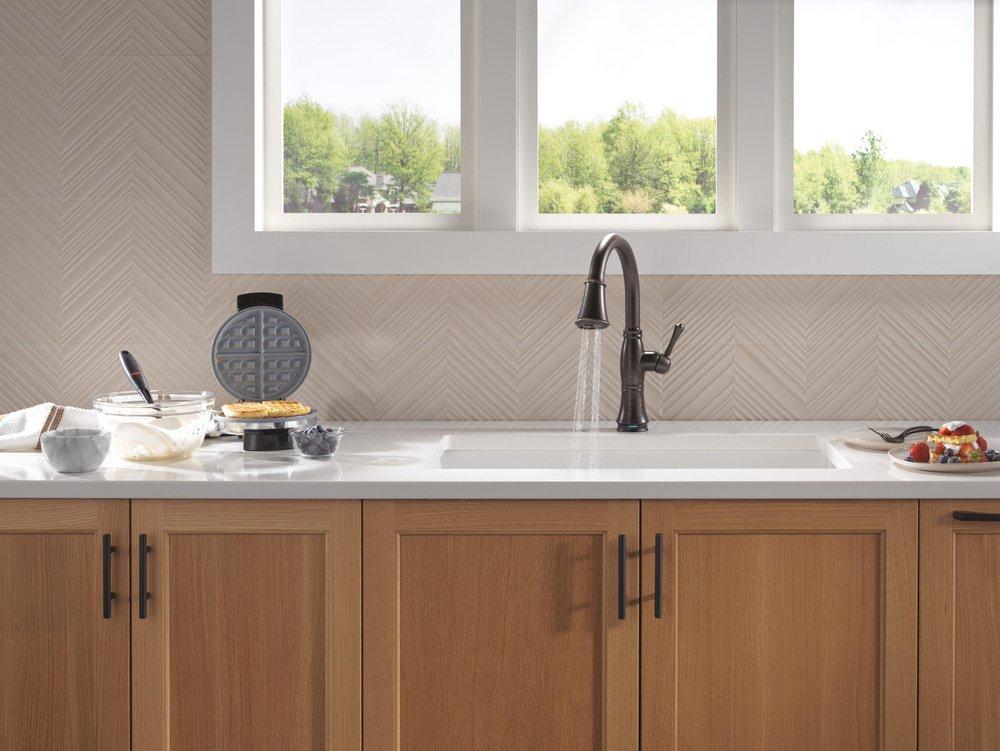 Single Handle Pull Down Kitchen Faucet in Venetian Bronze 
