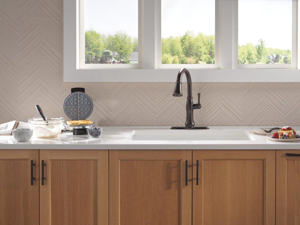 Single Handle Pull Down Kitchen Faucet in Venetian Bronze 
