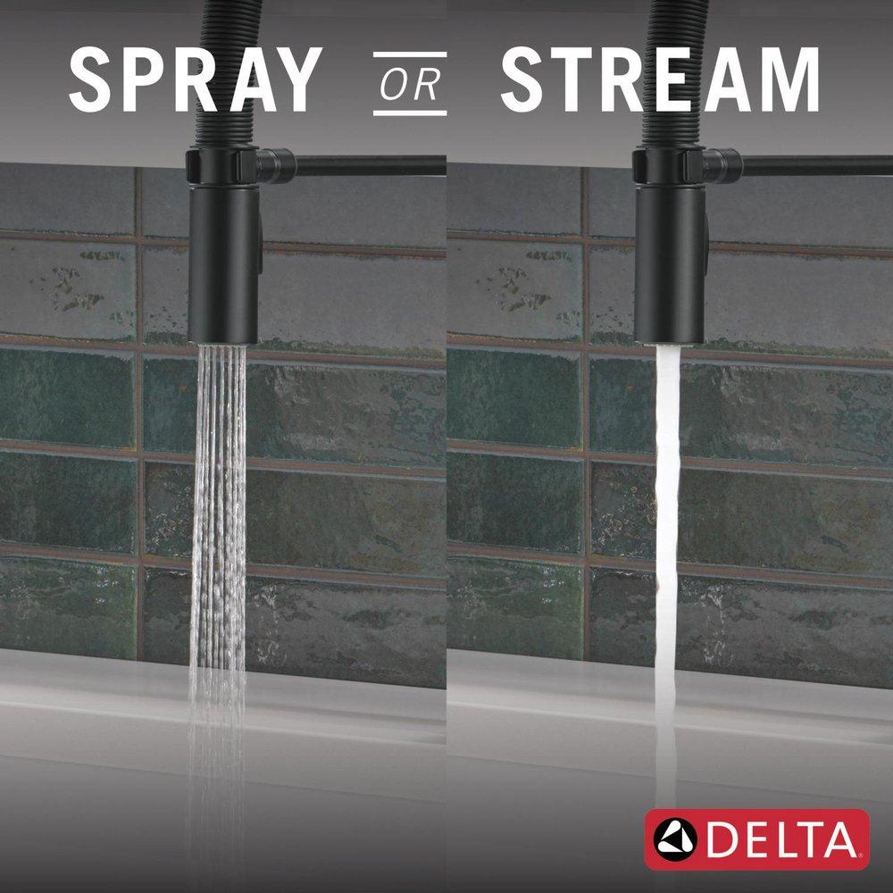 Single Handle Pull Down Kitchen Faucet in Matte Black 