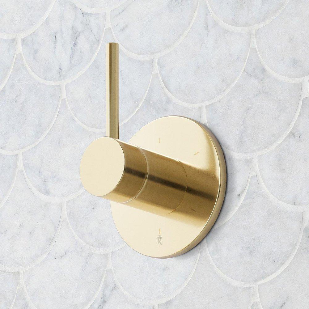 LEXIA THERMOSTATIC SHOWER SYSTEM WITH 3 BODY SPRAYS, SLIDE BAR AND HAND SHOWER - POLISHED BRASS 