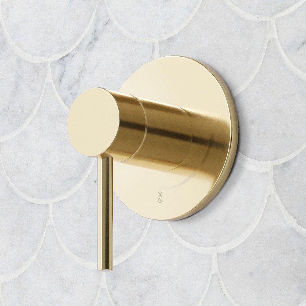 LEXIA THERMOSTATIC SHOWER SYSTEM WITH 3 BODY SPRAYS, SLIDE BAR AND HAND SHOWER - POLISHED BRASS 