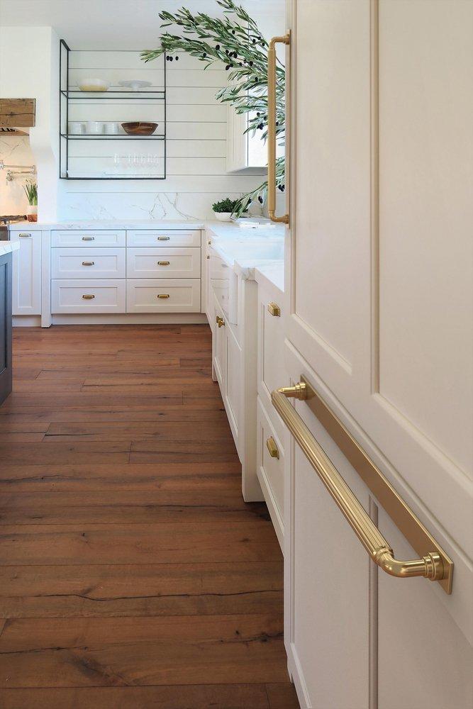 LADERA 18 INCH 457MM CENTER-TO-CENTER CHAMPAGNE BRONZE CABINET BACKPLATE 