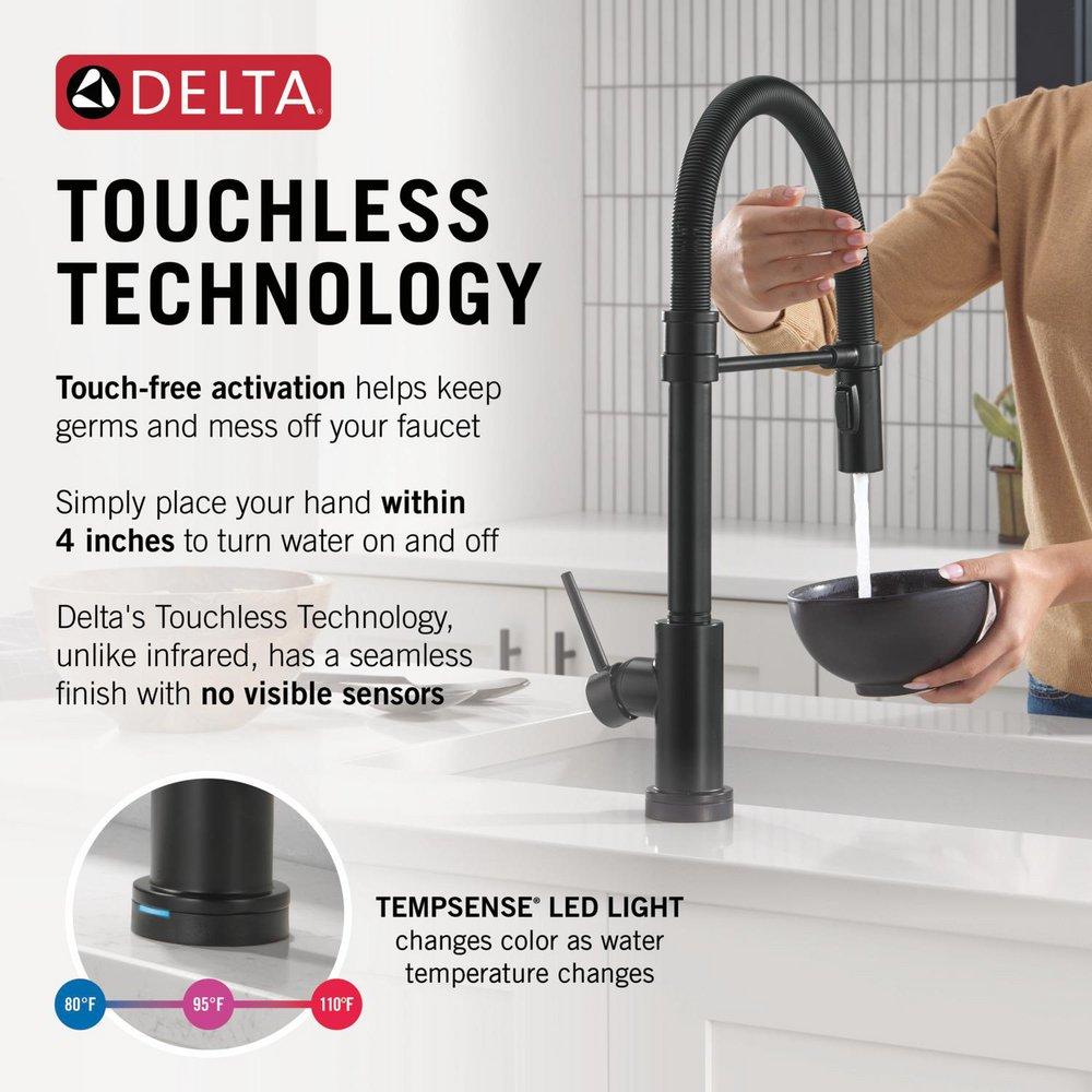 Single Handle Touchless Kitchen Faucet in Matte Black 
