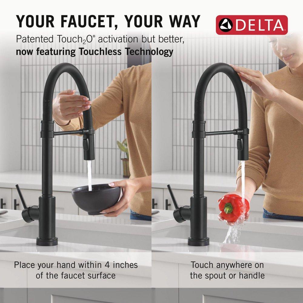 Single Handle Touchless Kitchen Faucet in Matte Black 