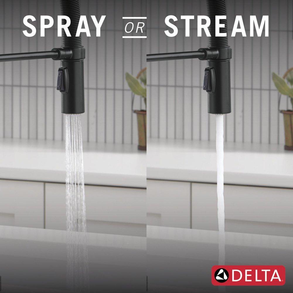 Single Handle Touchless Kitchen Faucet in Matte Black 