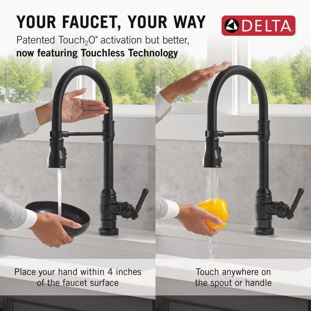Single Handle Touchless Kitchen Faucet in Matte Black 