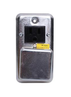Receptacle / Fuse Combination Assembly