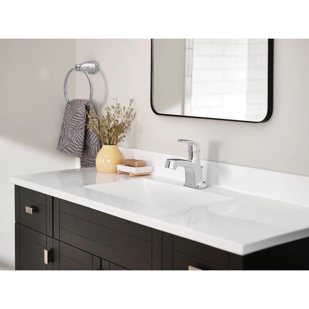 Single Handle Centerset Bathroom Sink Faucet in Chrome 