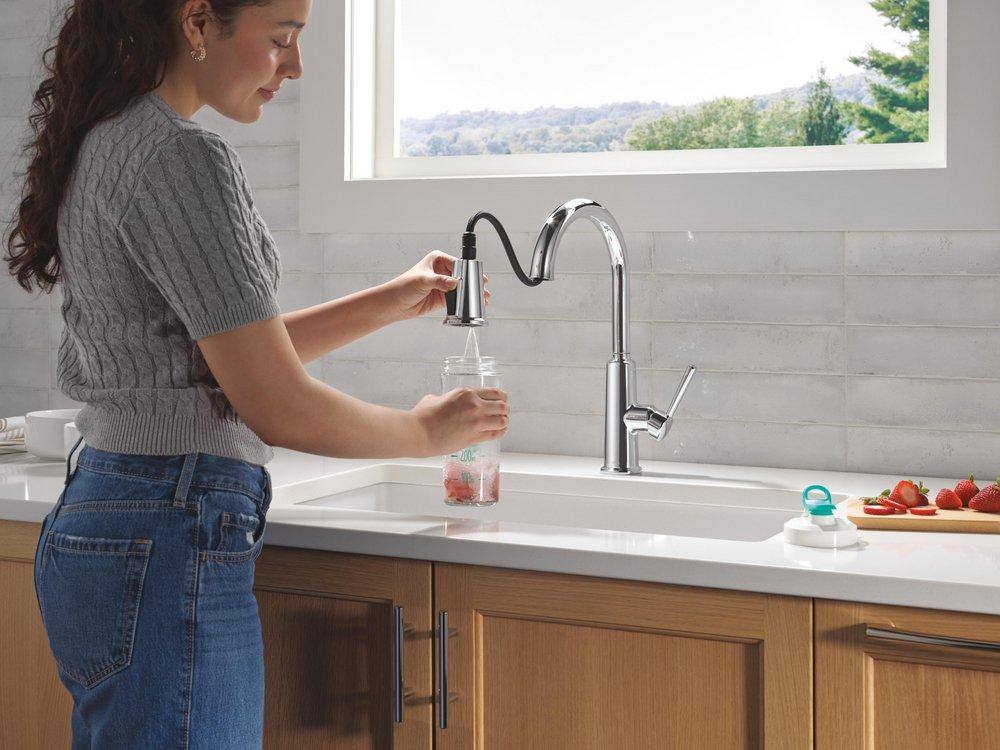 DELTA FINNRIDGE SINGLE HANDLE PULL-DOWN KITCHEN FAUCET 