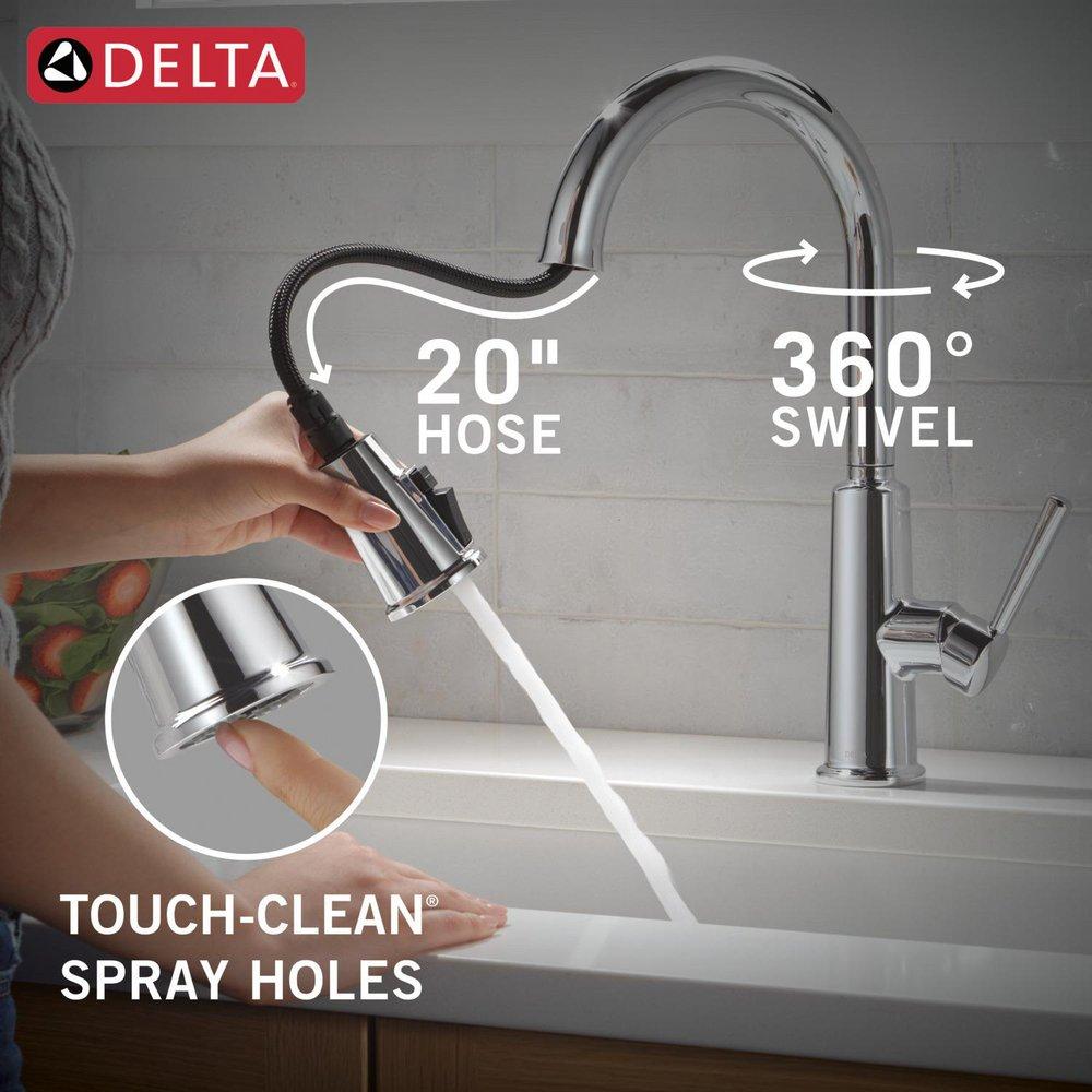 Single Handle Pull Down Kitchen Faucet in Chrome 