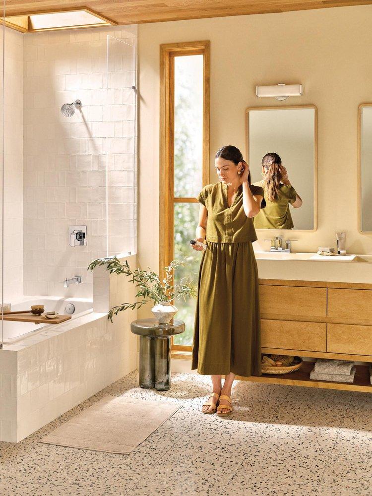 CHROME ONE GLOBE BATH LIGHT 