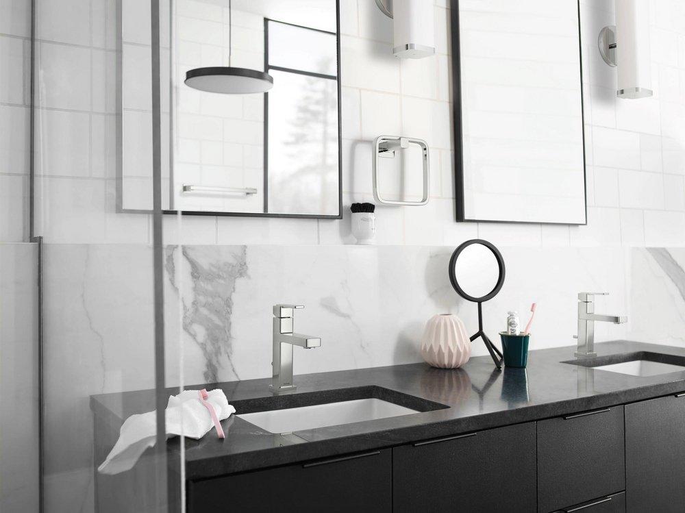 CHROME ONE GLOBE BATH LIGHT 