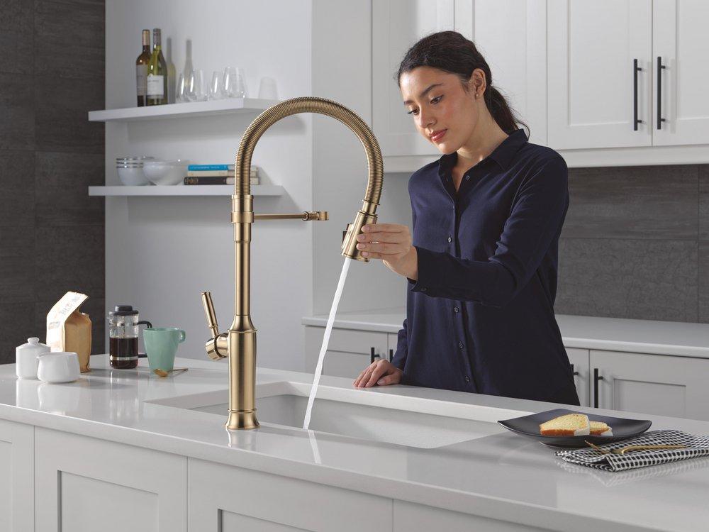 Single Handle Pull Down Kitchen Faucet in Lumicoat Champagne Bronze 