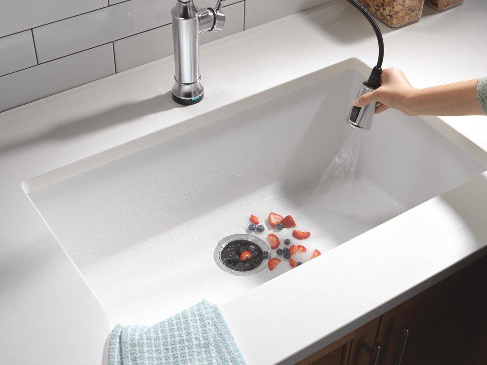 TOUCH2O TECHNOLOGY KITCHEN FAUCET WITH TOUCHLESS TECHNOLOGY IN LUMICOAT ARCTIC STAINLESS 
