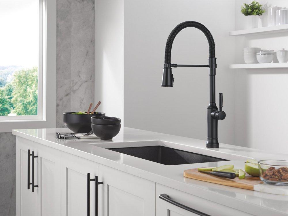 TOUCH2O TECHNOLOGY KITCHEN FAUCET WITH TOUCHLESS TECHNOLOGY IN MATTE BLACK 