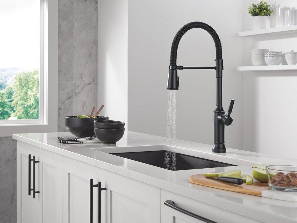 TOUCH2O TECHNOLOGY KITCHEN FAUCET WITH TOUCHLESS TECHNOLOGY IN MATTE BLACK 