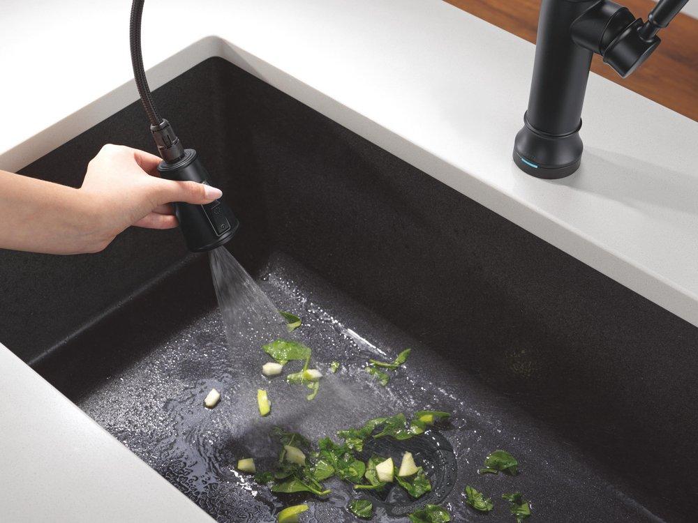 TOUCH2O TECHNOLOGY KITCHEN FAUCET WITH TOUCHLESS TECHNOLOGY IN MATTE BLACK 