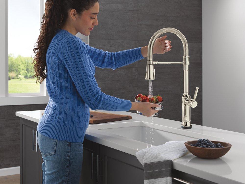 TOUCH2O TECHNOLOGY KITCHEN FAUCET WITH TOUCHLESS TECHNOLOGY IN LUMICOAT POLISHED NICKEL 