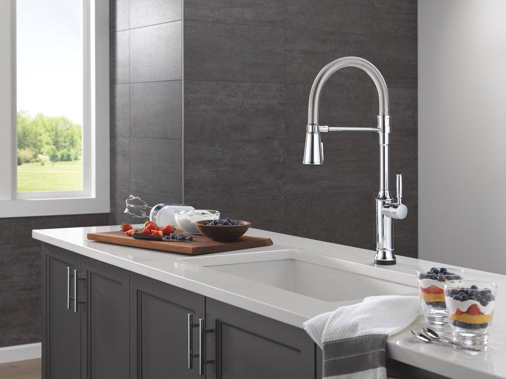 Single Handle Pull Down Touchless Kitchen Faucet in Lumicoat Chrome 