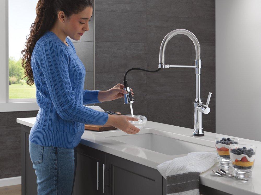 Single Handle Pull Down Touchless Kitchen Faucet in Lumicoat Chrome 