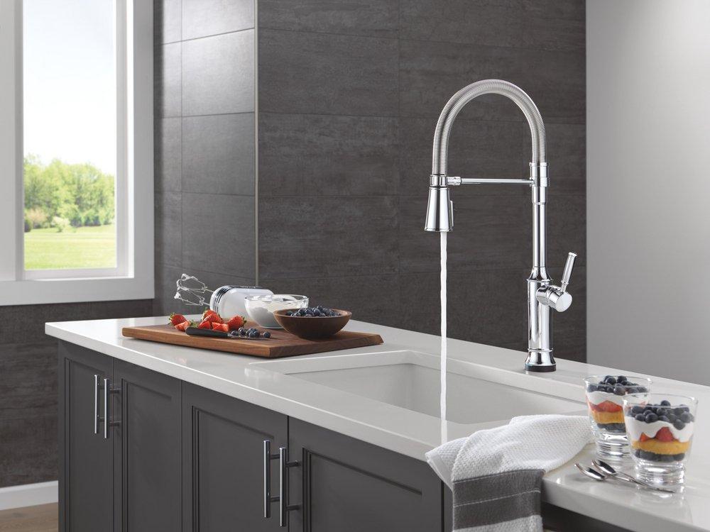 Single Handle Pull Down Touchless Kitchen Faucet in Lumicoat Chrome 