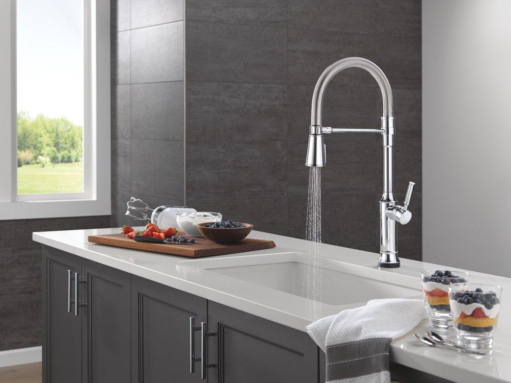 Single Handle Pull Down Touchless Kitchen Faucet in Lumicoat Chrome 