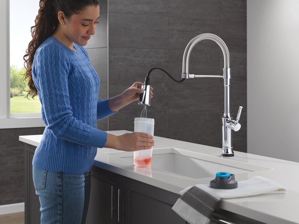 Single Handle Pull Down Touchless Kitchen Faucet in Lumicoat Chrome 
