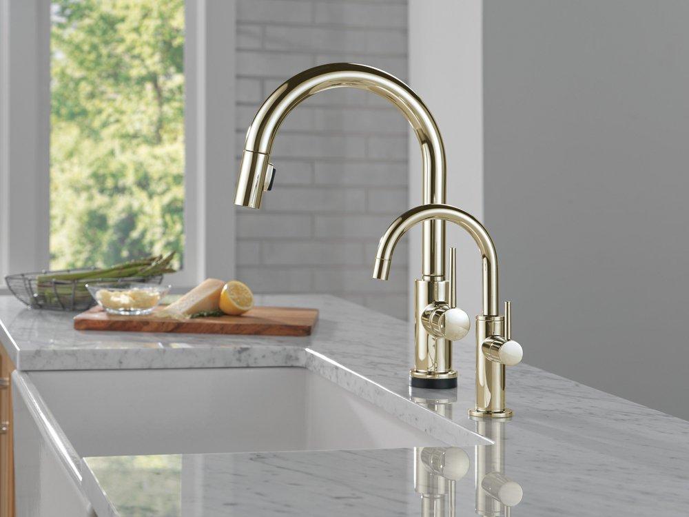 DELTA TRINSIC TOUCH2O TECHNOLOGY KITCHEN FAUCET WITH TOUCHLESS TECHNOLOGY 