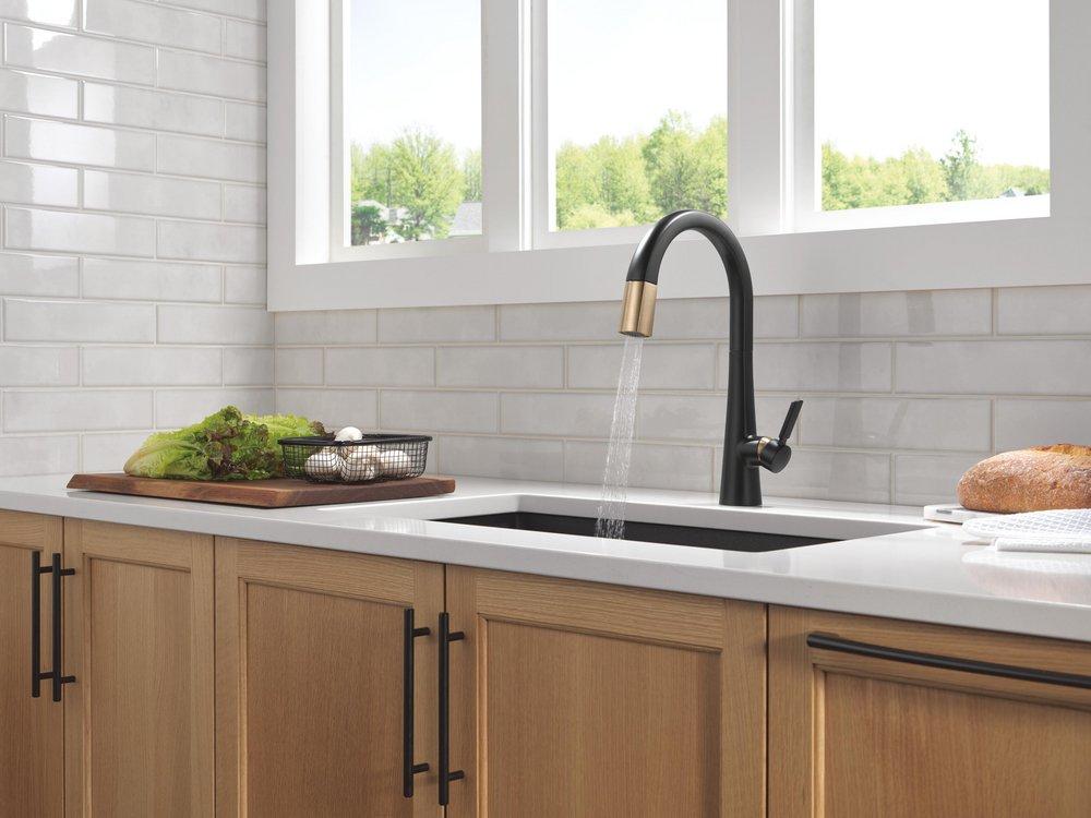 Single Handle Pull Down Kitchen Faucet in Matte Black with Champagne Bronze 