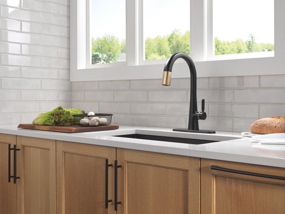 Single Handle Pull Down Kitchen Faucet in Matte Black with Champagne Bronze 