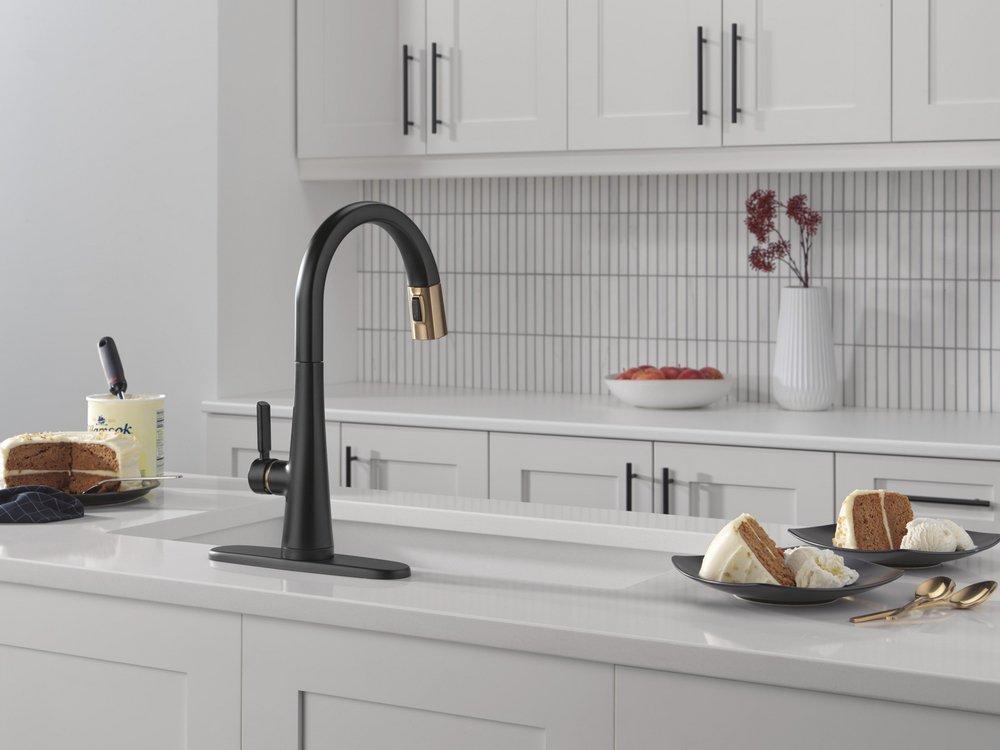 DELTA MONROVIA TOUCH2O TECHNOLOGY KITCHEN FAUCET WITH TOUCHLESS TECHNOLOGY 
