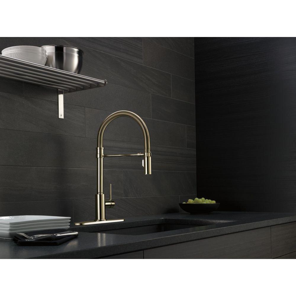 Single Handle Pull Down Kitchen Fauet in Polished Nickel 