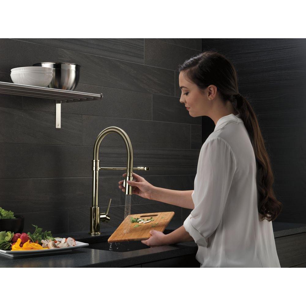 Single Handle Pull Down Kitchen Fauet in Polished Nickel 
