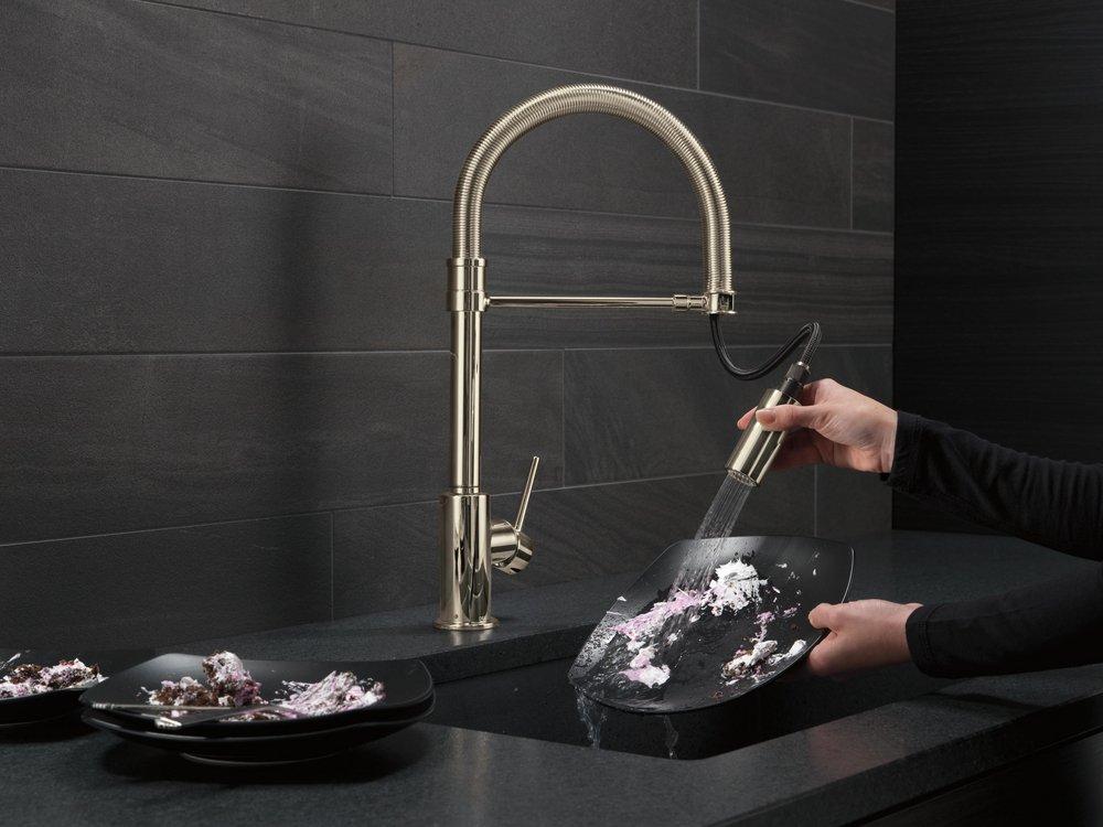 Single Handle Pull Down Kitchen Fauet in Polished Nickel 