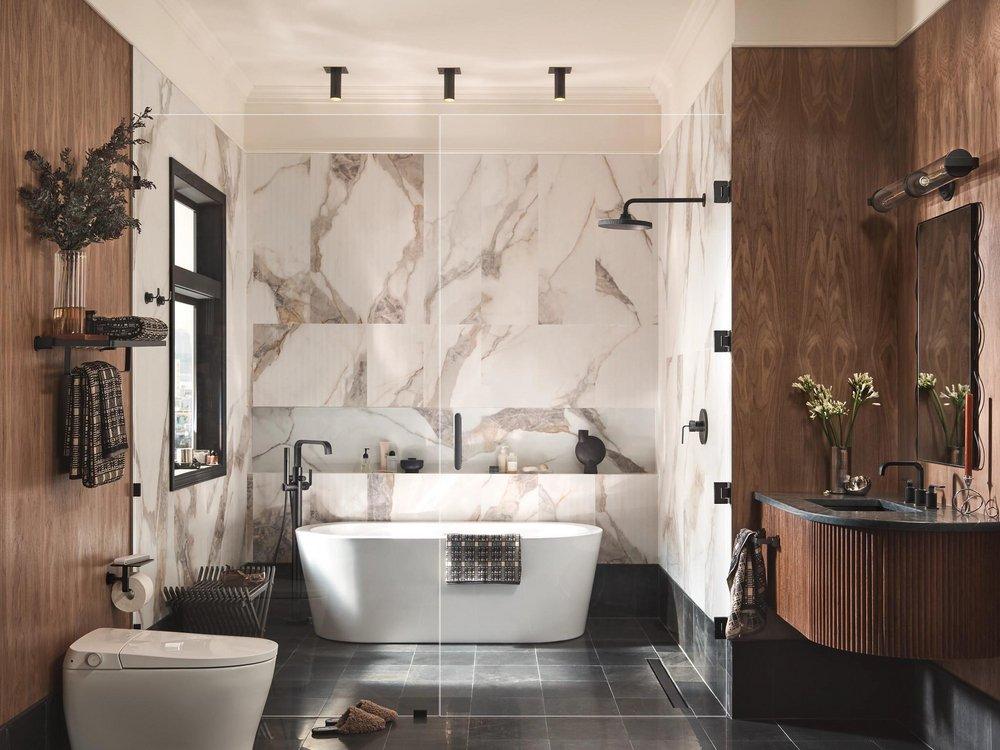 CHROME ONE-HANDLE TUB FILLER INCLUDES HAND SHOWER 