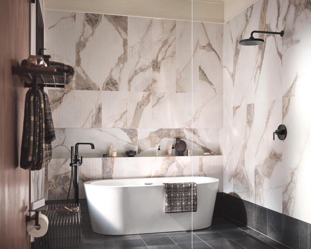 CHROME ONE-HANDLE TUB FILLER INCLUDES HAND SHOWER 