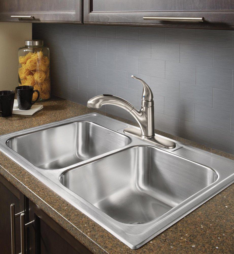 Moen Polished Chrome Single Handle Pull Out Kitchen Faucet with Two-Function Spray and Power Clean Technology 