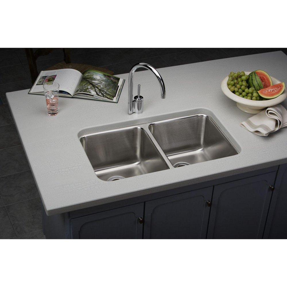 Elkay Lustrous Satin 30-3/4 x 18-1/2 in. No Hole Stainless Steel Double Bowl Undermount Kitchen Sink 